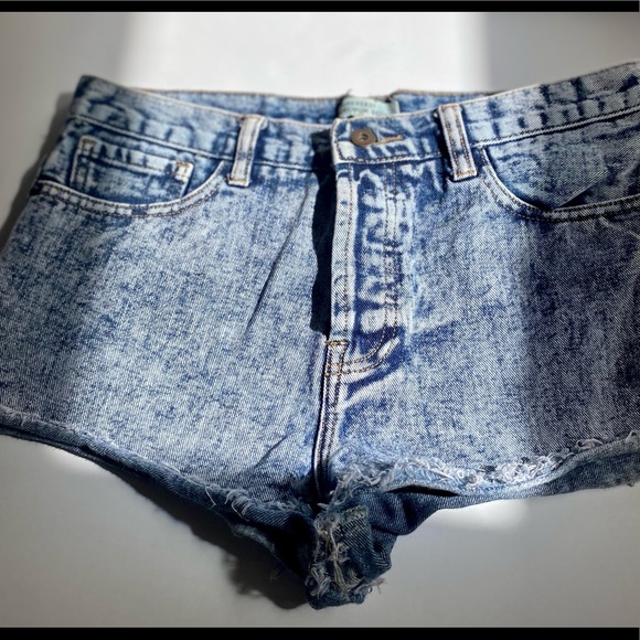 Forever 21 High Rise Short - Picture 4 of 4